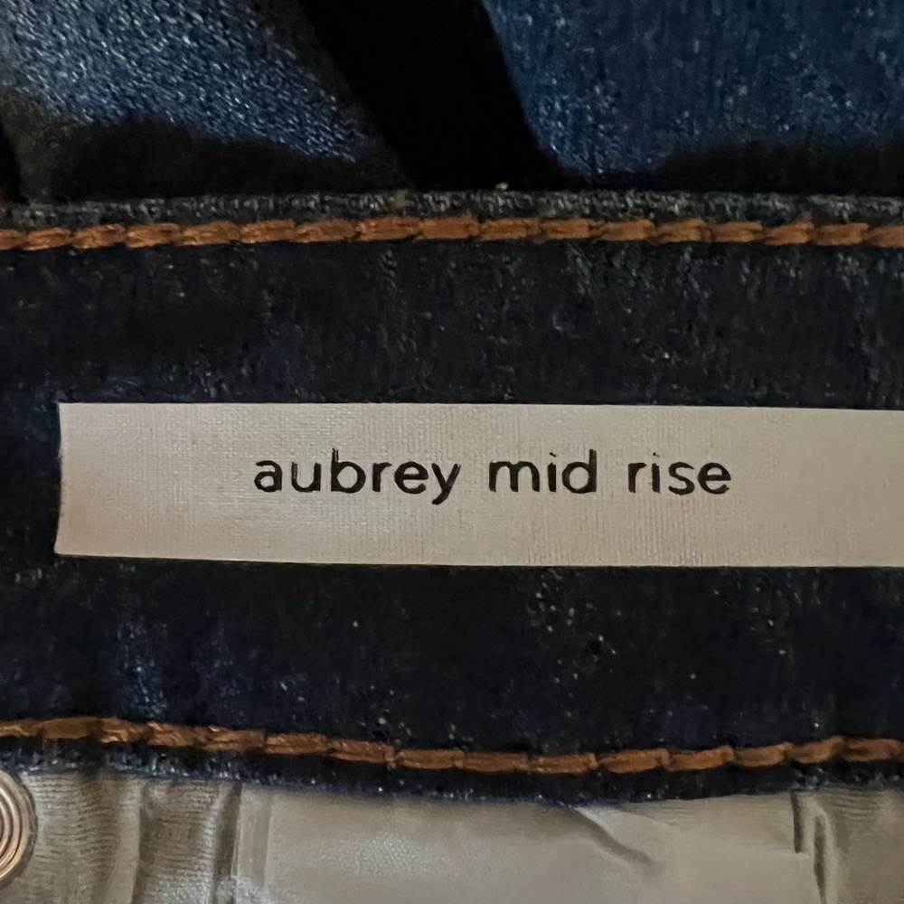 STS Blue Aubrey Mid Rise Frayed Hem Boyfriend Short - Picture 7 of 8